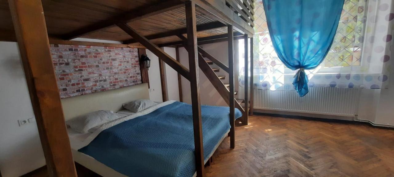 Lorf Hostel&Apartments Cracovie Extérieur photo